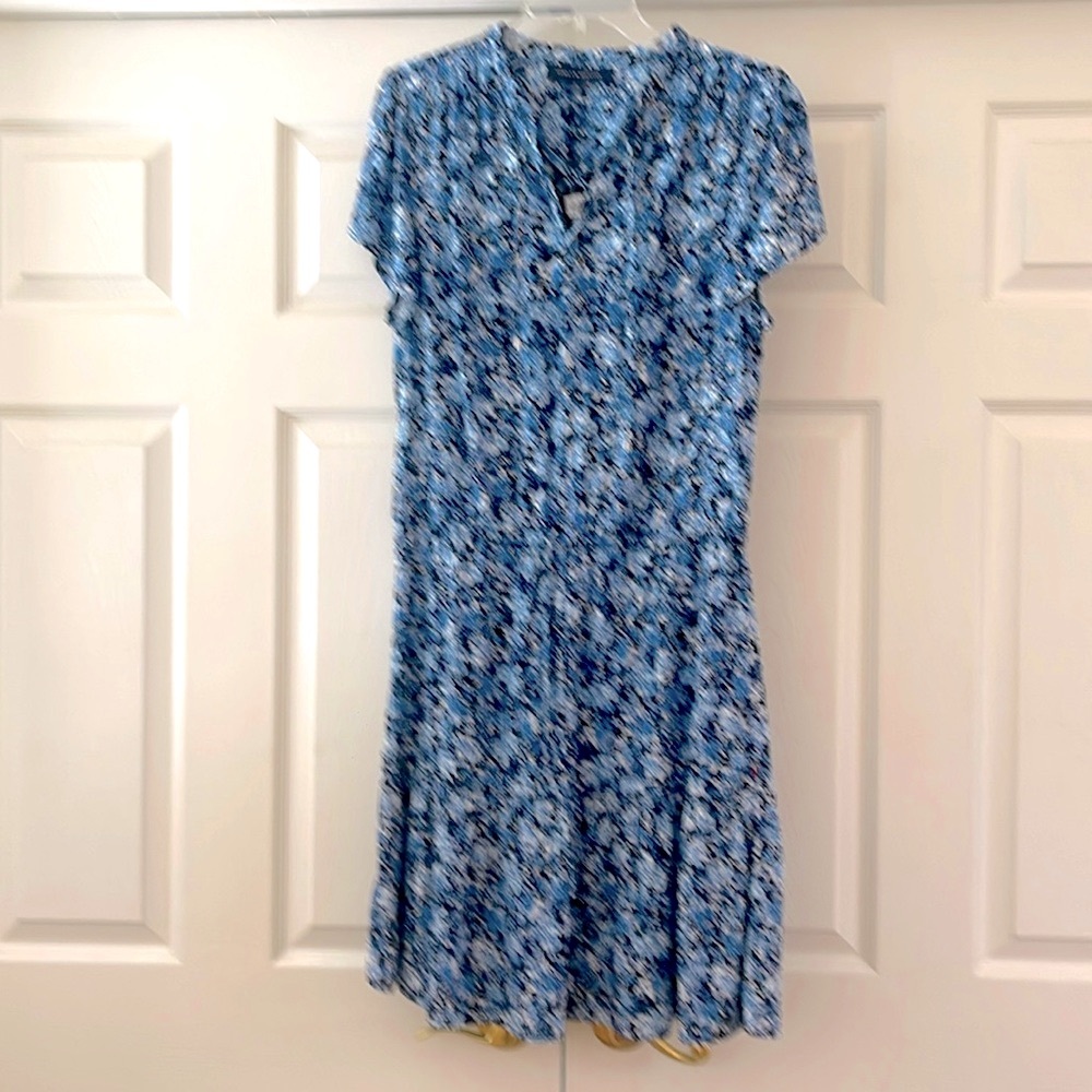 NWT Tommy Hilfiger Short Sleeves Summer Ruffled Trim Neck Midi Dress, Size M.